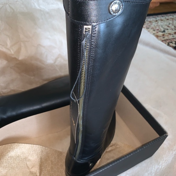 Frye 🍁NIB🍁Extended Calf Melissa Button Back ZIP - Picture 14 of 15